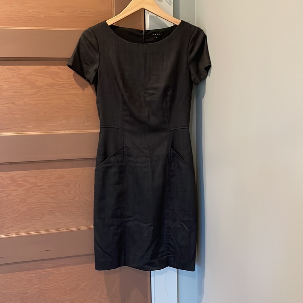 THEORY virgin Wool knee length dress, zippered back, front pocket detail.